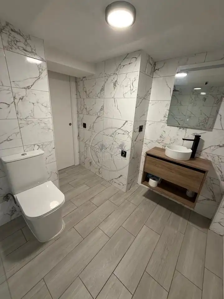 Badezimmer von Büro zur Miete in Madrid mit Klimaanlage