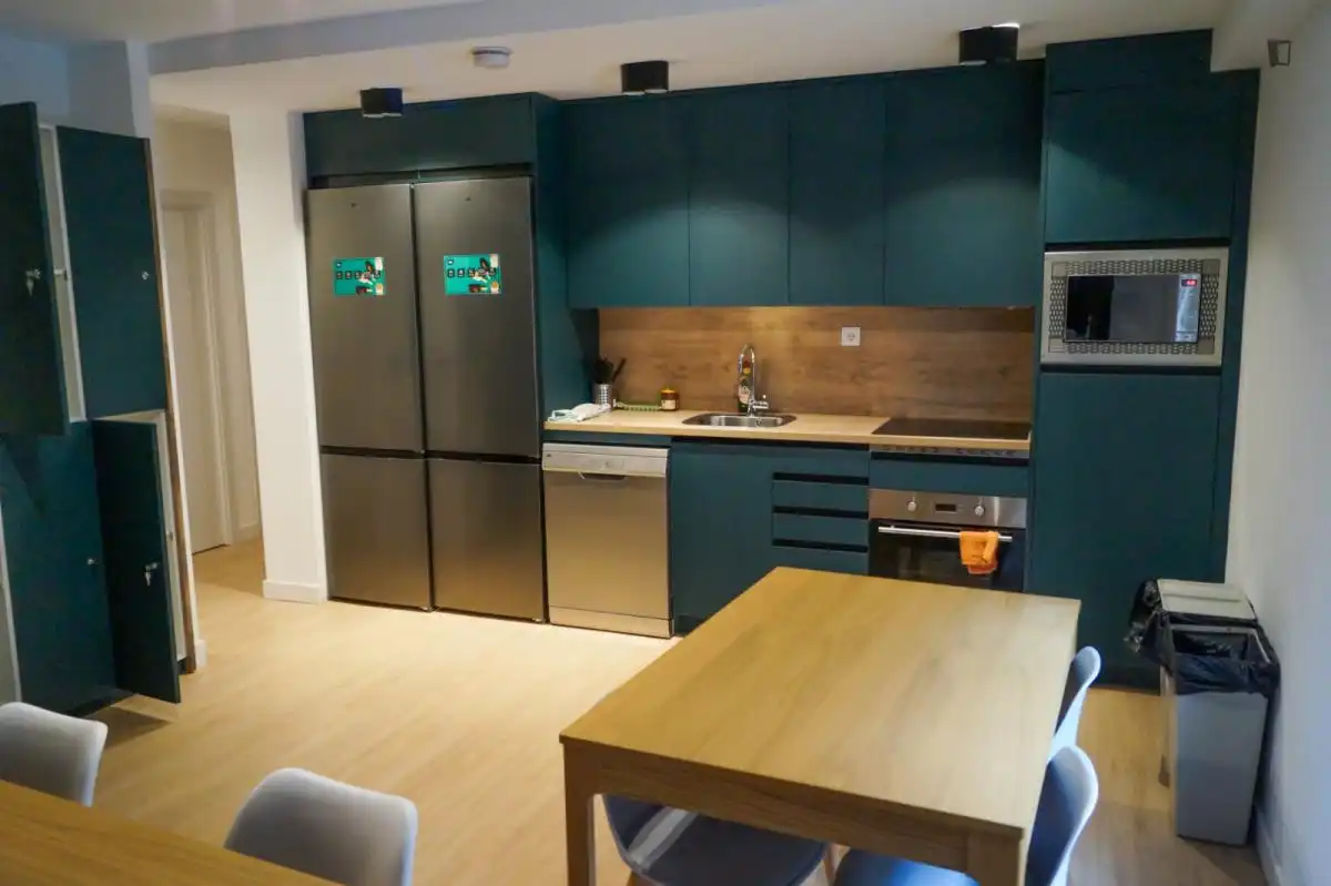 Cuina de Apartament per a compartir en Madrid amb Calefacció, Moblat i Forn