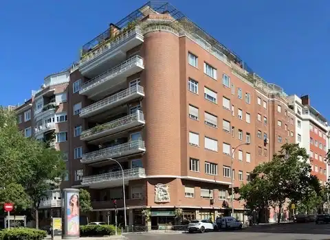 Vista exterior de Àtic en venda en Madrid amb Aire condicionat, Calefacció i Parquet