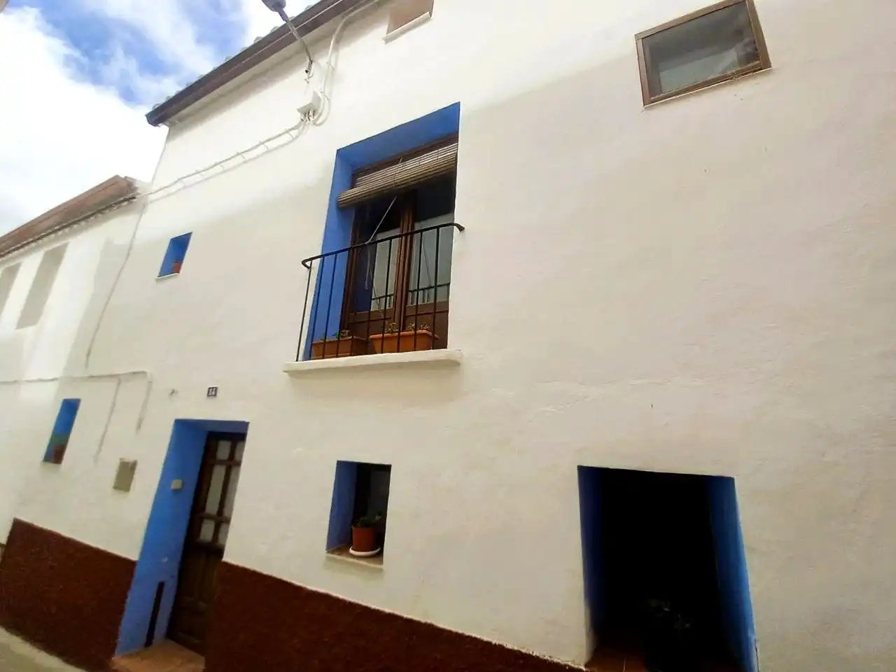Vista exterior de Casa o xalet en venda en Aguilón amb Calefacció, Terrassa i Traster