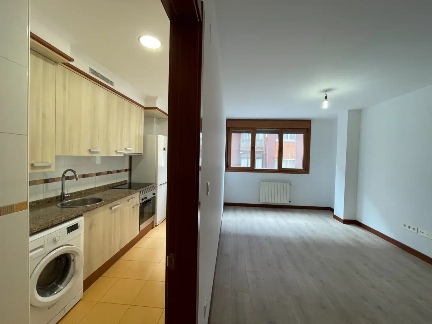 Cuina de Pis en venda en Gijón  amb Calefacció, Terrassa i Traster
