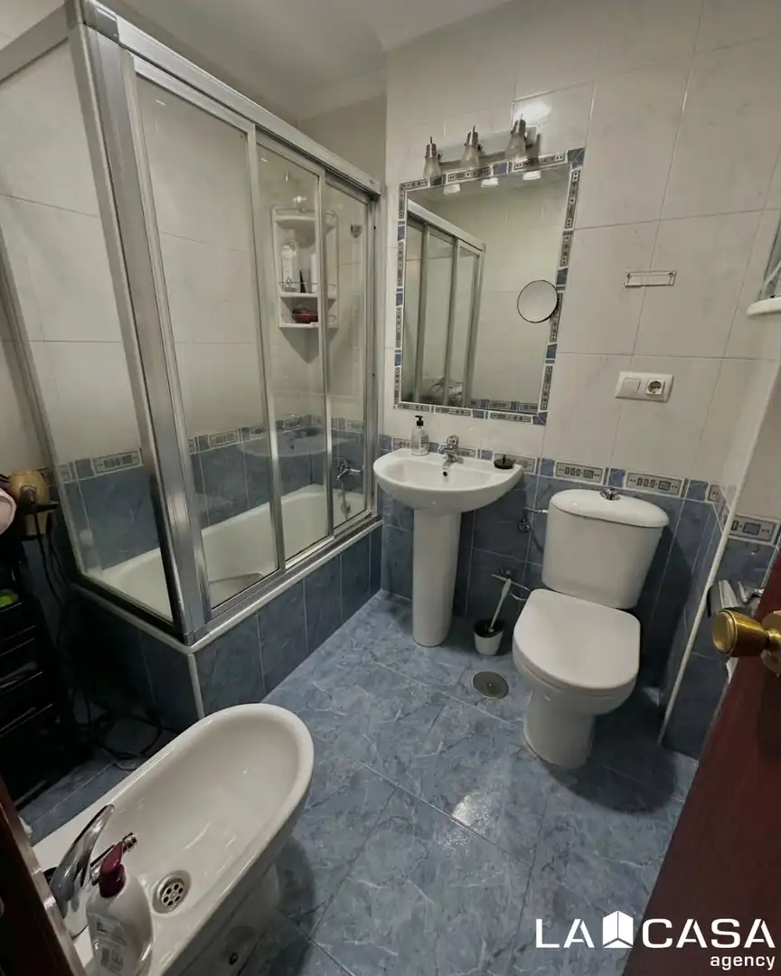 Baño de Piso en venta en Sevilla con Balcón