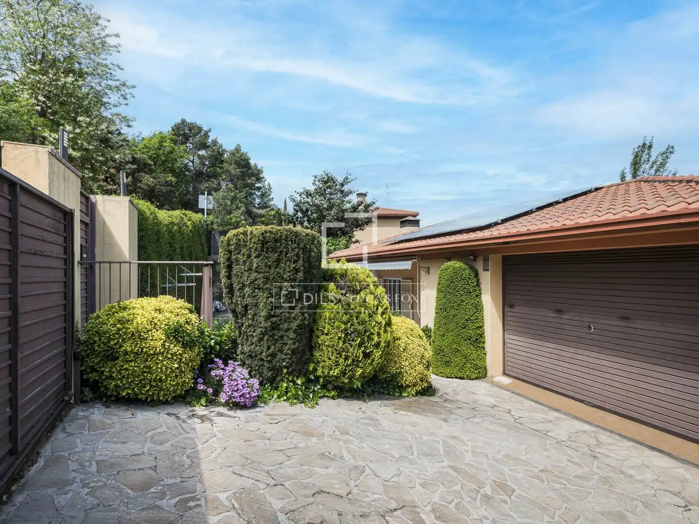 Exterior view of Houses for sale in Sant Cugat del Vallès  with Air Conditioner, Heating and Terrace