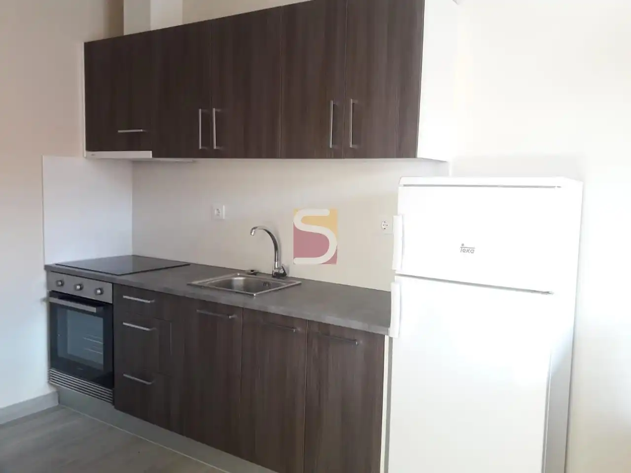 Cocina de Piso de alquiler en San Cibrao das Viñas con Calefacción y Terraza