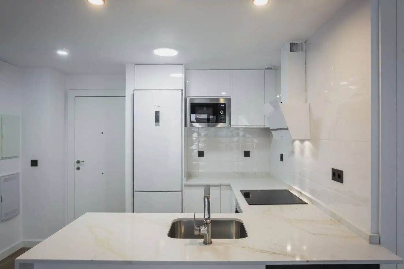 Cuina de Pis en venda en Almería amb Aire condicionat, Jardí privat i Terrassa