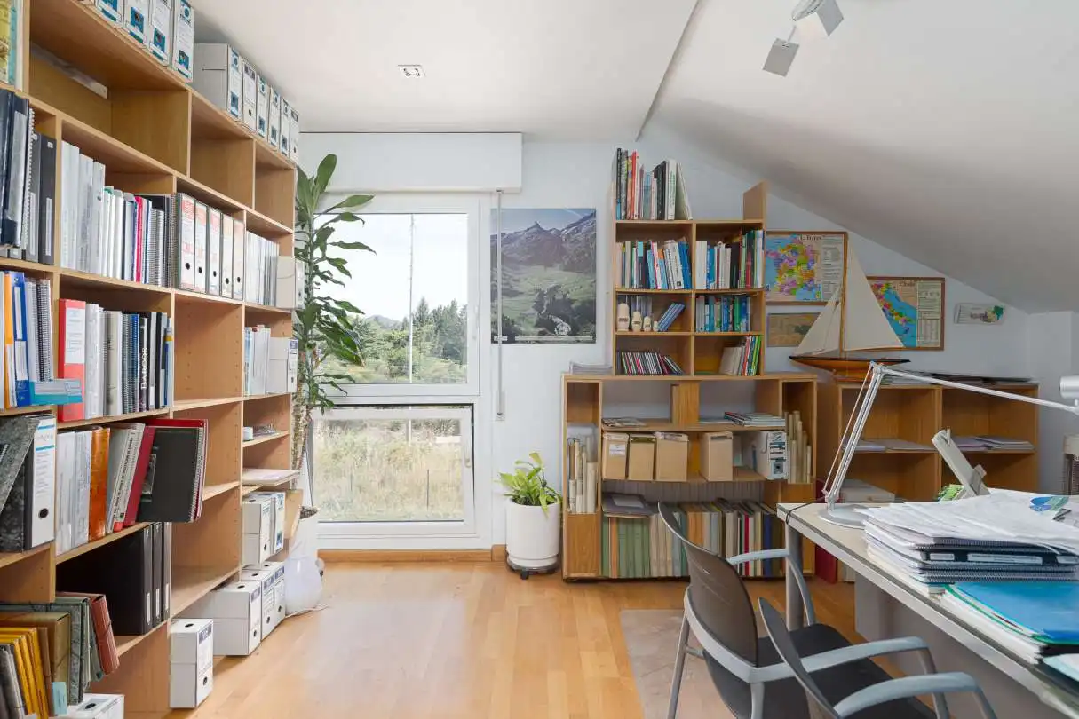 Einfamilien-Reihenhaus zum Verkauf in Iza / Itza mit Heizung, Privatgarten und Terrasse