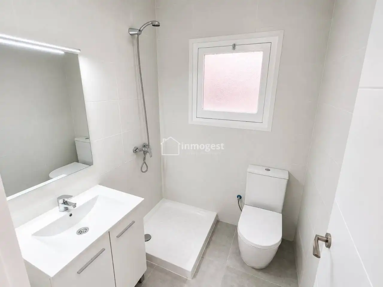 Bathroom of Flat for sale in Flaçà  with Parquet flooring and Storage room