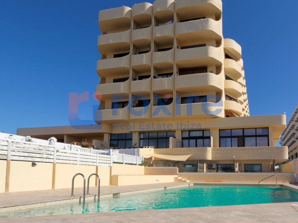 Swimming pool of Study to rent in Sant Josep de sa Talaia  with Air Conditioner, Furnished and Balcony