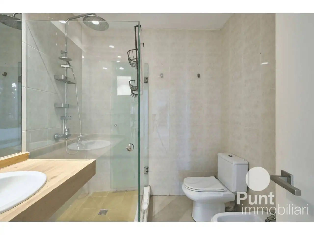 Badezimmer von Haus oder Chalet zum Verkauf in Premià de Dalt mit Klimaanlage, Heizung und Privatgarten