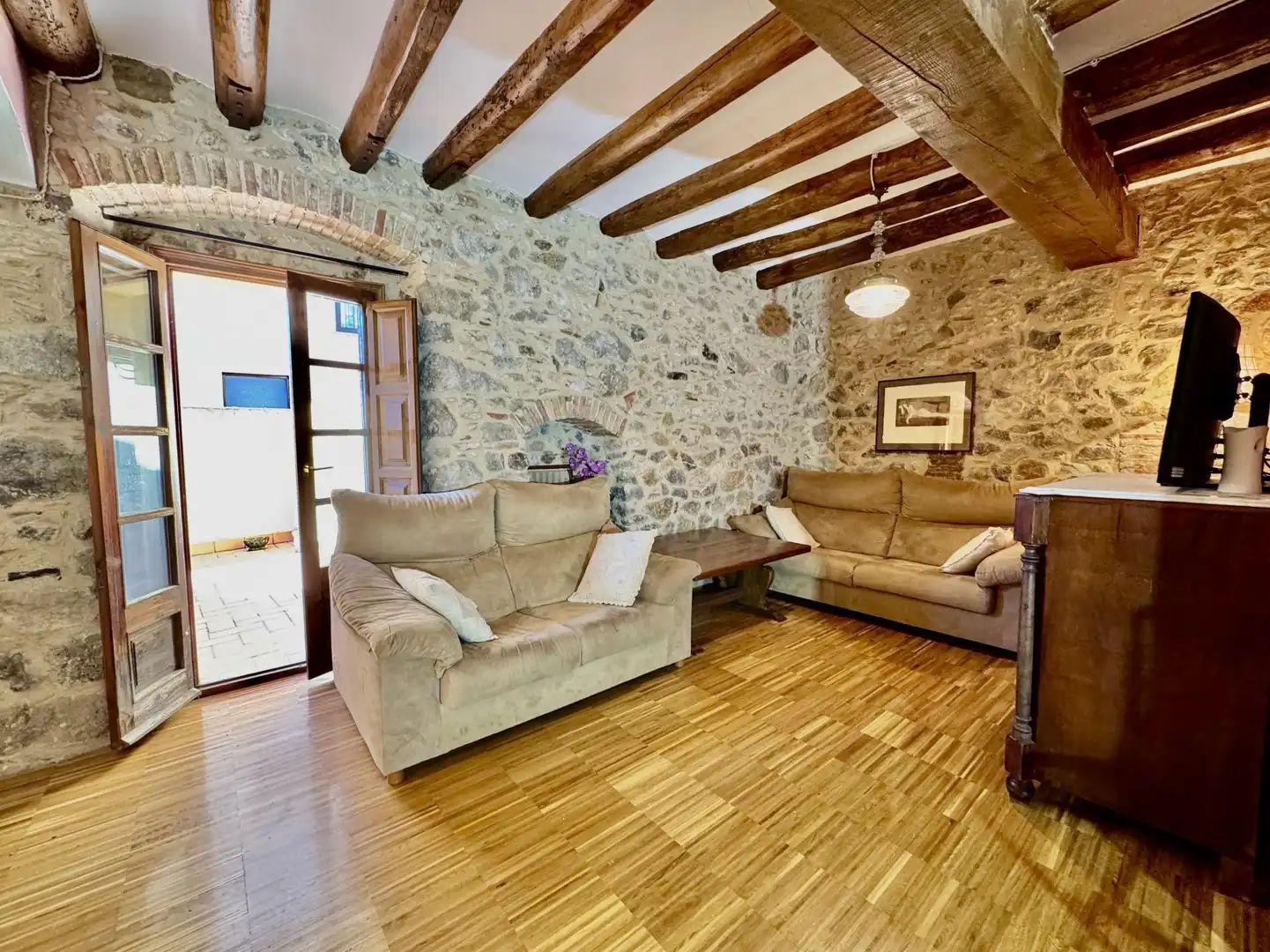 Sala d'estar de Casa o xalet en venda en Torroella de Montgrí amb Calefacció i Terrassa