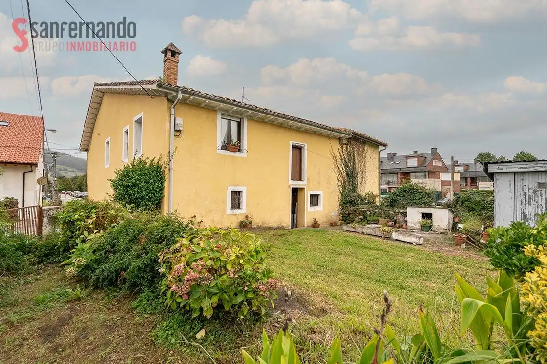Außenansicht von Haus zum Verkauf in Tanos