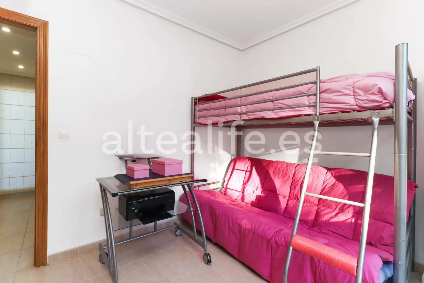 Habitación de Casa adosada en venta en La Nucia con Calefacción, Terraza y Piscina comunitaria