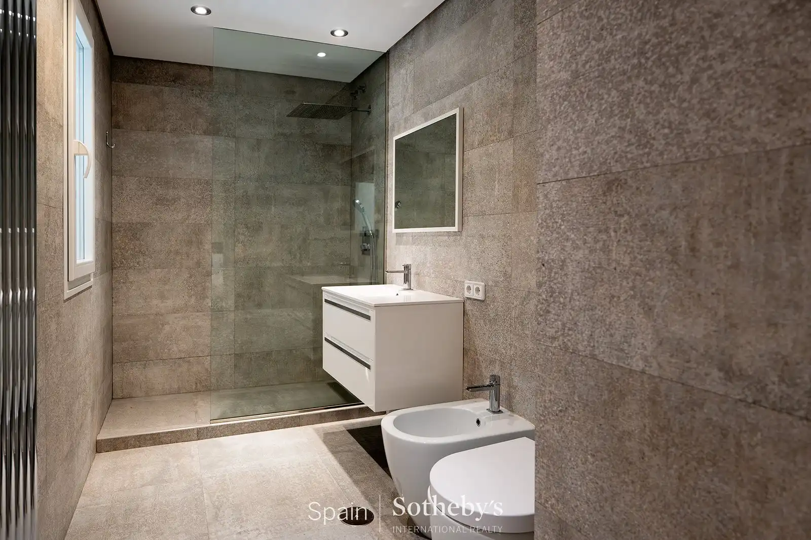 Baño de Casa o chalet en venta en Pozuelo de Alarcón con Aire acondicionado, Jardín privado y Terraza