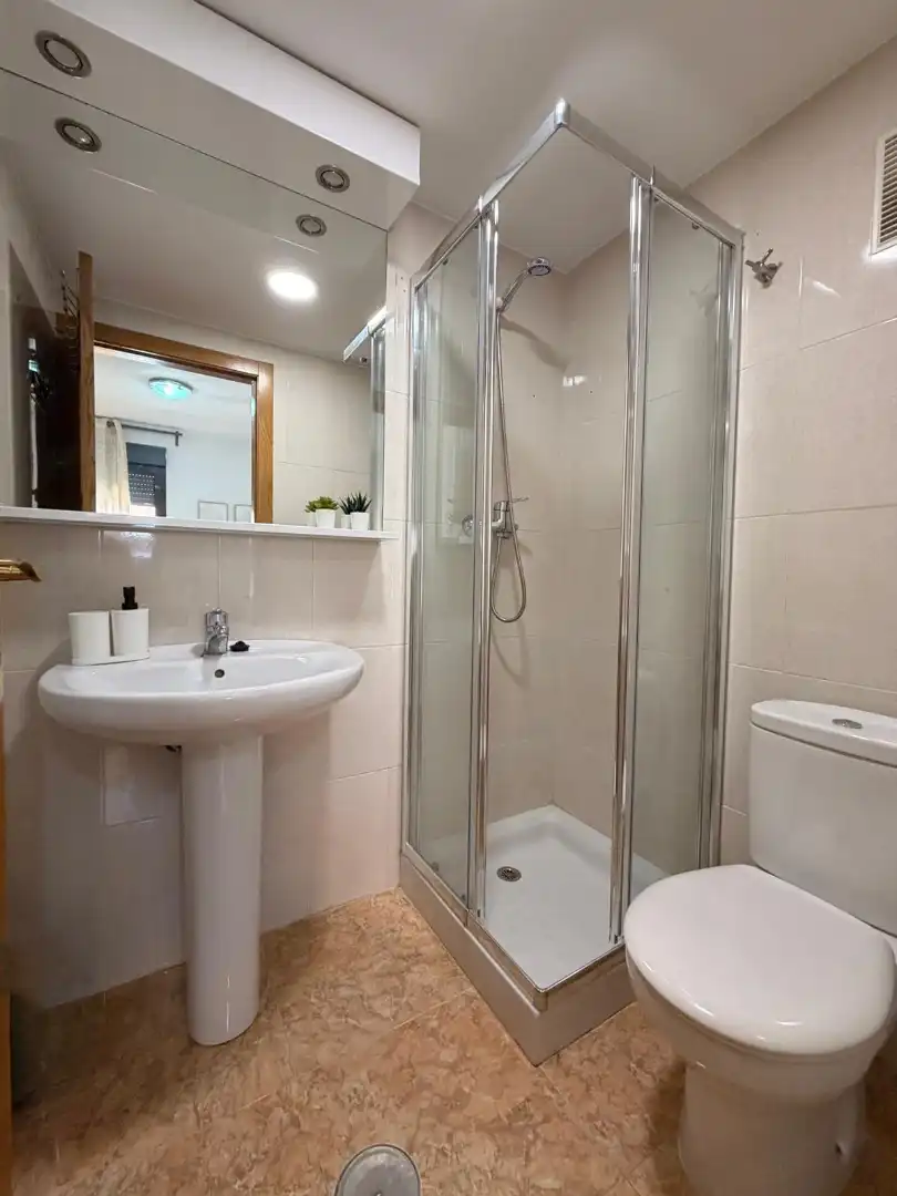 Bany de Apartament de lloguer en Murcia amb Aire condicionat, Moblat i Rentadora