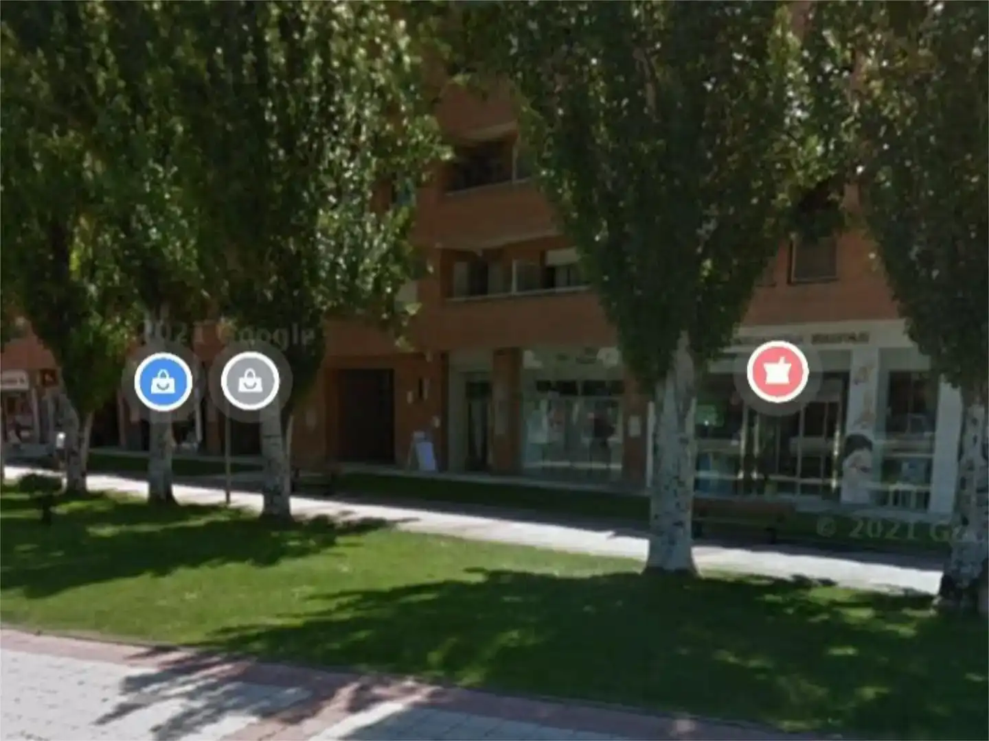 Vista exterior de Pis en venda en Huesca amb Jardí privat, Traster i Piscina