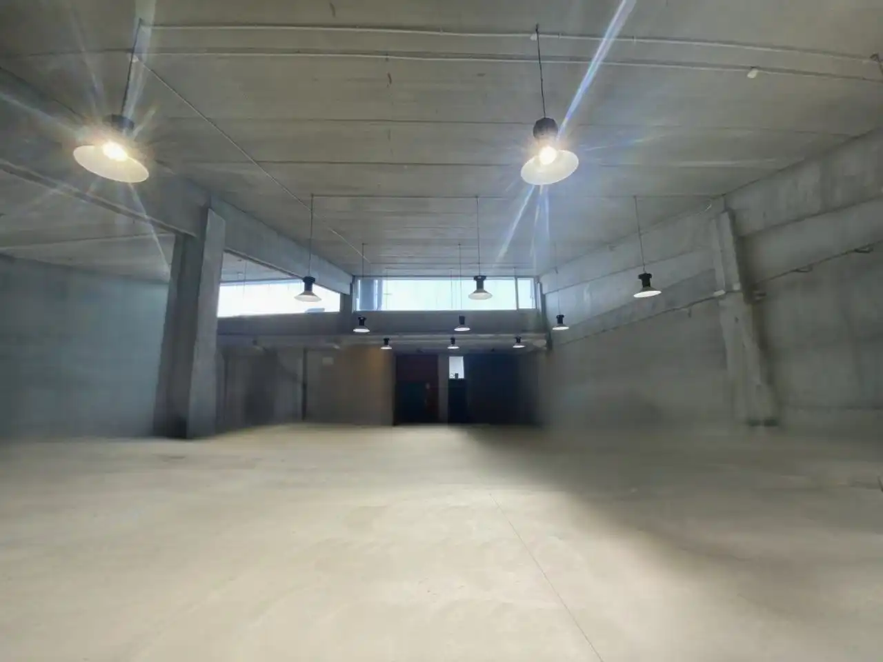 Nave industrial en venta en Badalona con Alarma