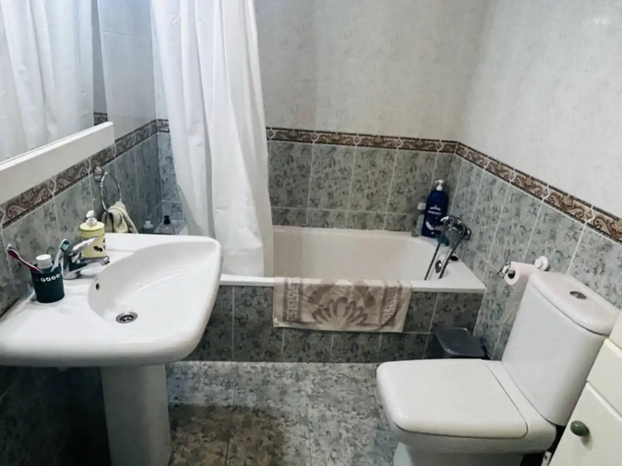 Baño de Apartamento de alquiler en Almuñécar con Aire acondicionado, Terraza y Amueblado