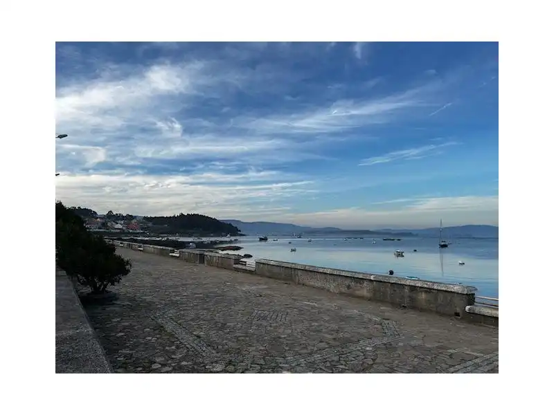 Vista exterior de Casa adosada en venda en A Illa de Arousa  amb Terrassa