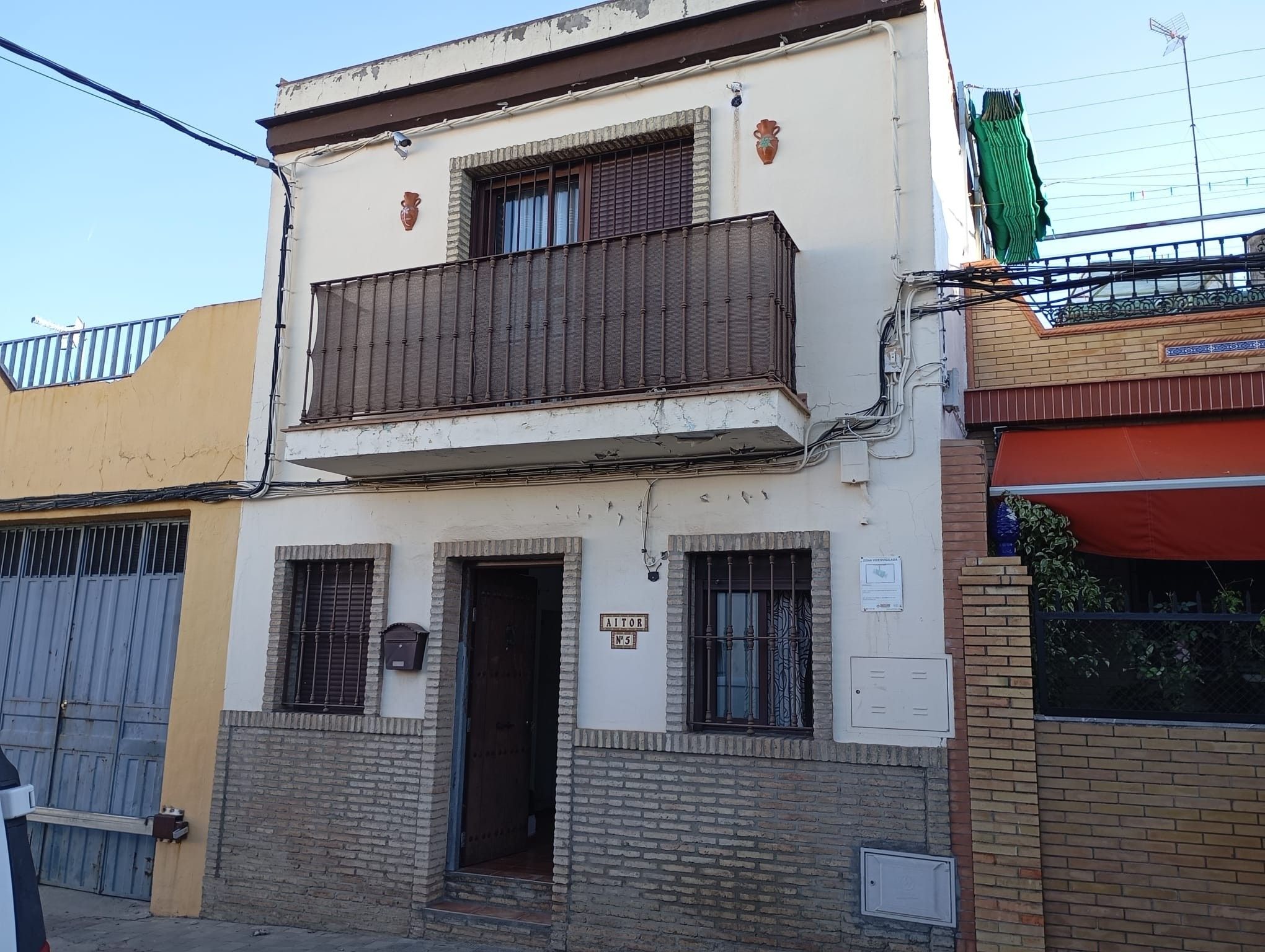 Vista exterior de Casa adosada en venda en Alcalá de Guadaira