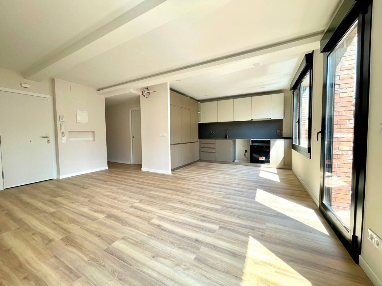 Vista exterior de Pis en venda en Manresa amb Parquet i Balcó