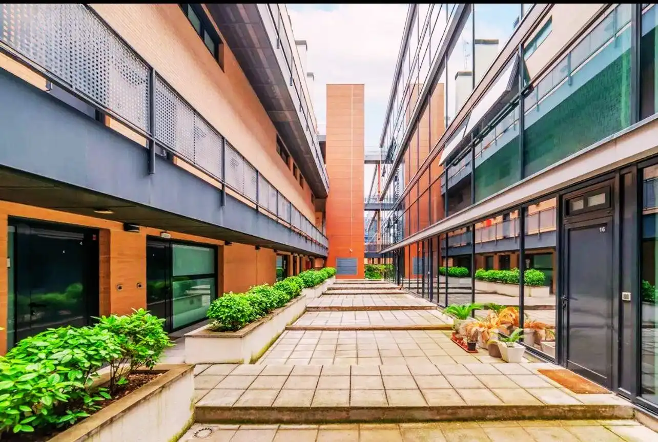 Exterior view of Flat for sale in Alcobendas  with Air Conditioner, Heating and Terrace