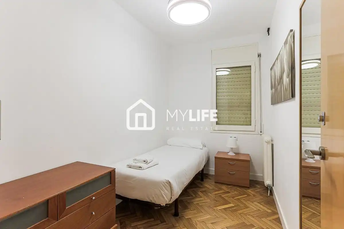 Dormitori de Apartament en venda en Barcelona amb Aire condicionat, Calefacció i Parquet