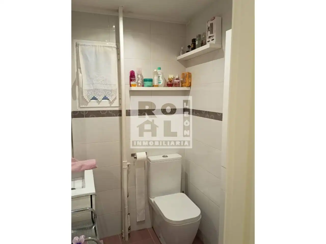 Bathroom of Flat for sale in León Capital   with Heating, Parquet flooring and Terrace