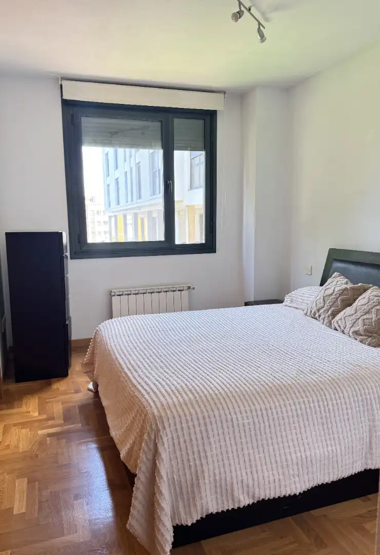 Habitación de Piso en venta en Avilés con Calefacción, Parquet y Terraza