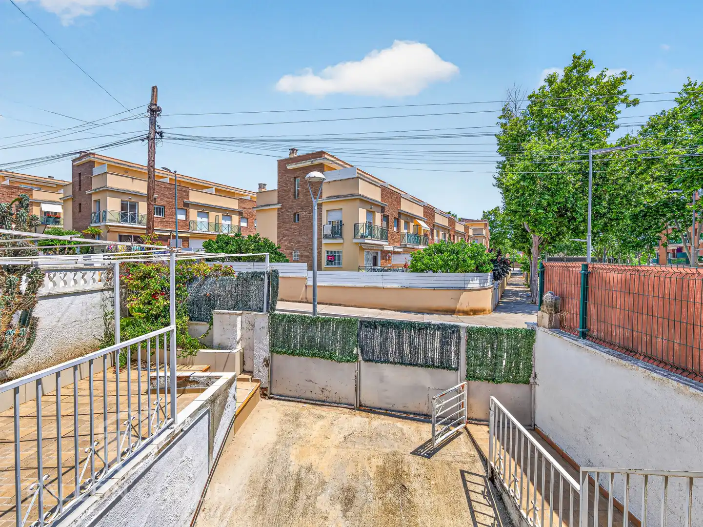 Vista exterior de Casa o xalet en venda en Calafell amb Aire condicionat, Calefacció i Jardí privat