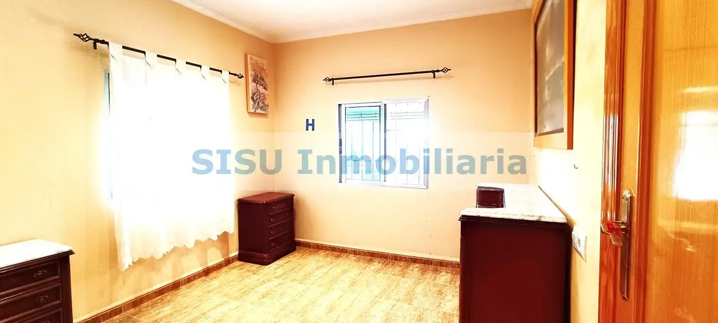 Dormitori de Finca rústica en venda en Pedralba amb Jardí privat, Terrassa i Piscina