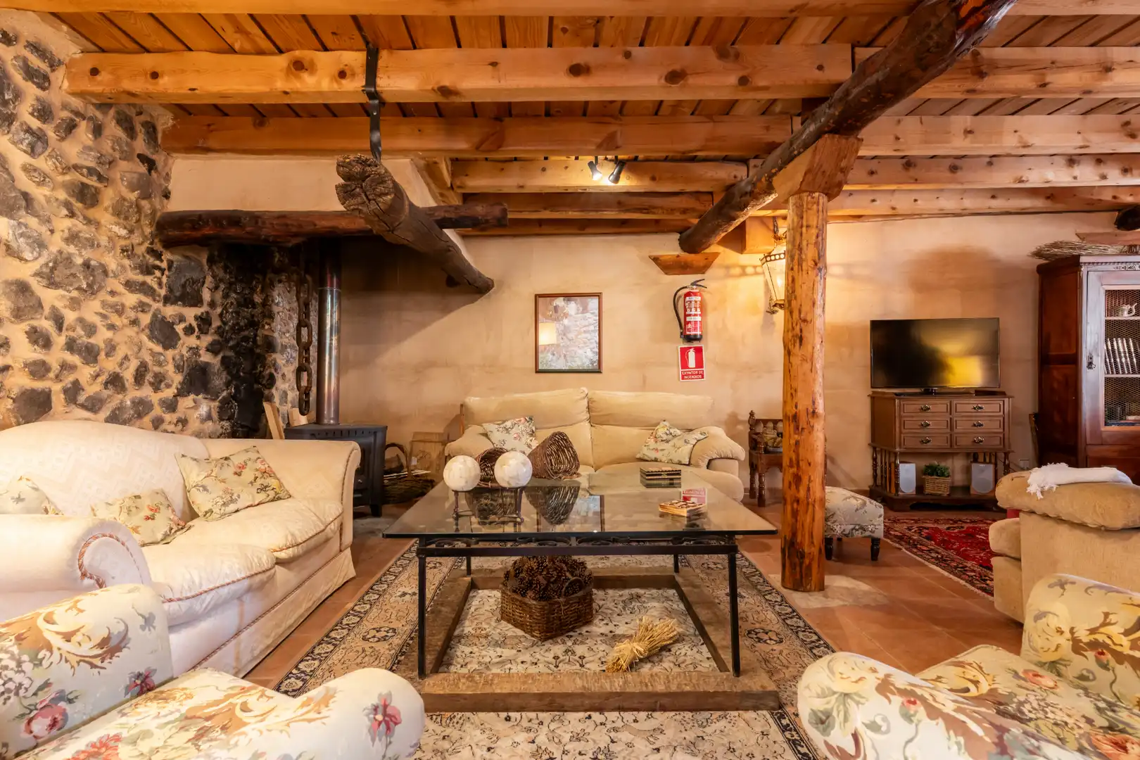 Sala d'estar de Finca rústica de lloguer en Torreiglesias amb Calefacció, Jardí privat i Parquet