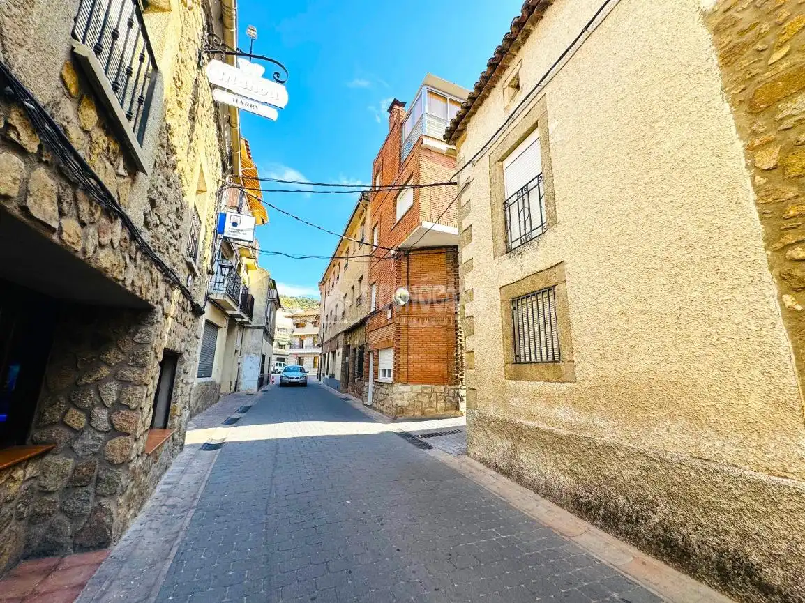 Vista exterior de Casa adosada en venda en El Real de San Vicente amb Calefacció i Terrassa