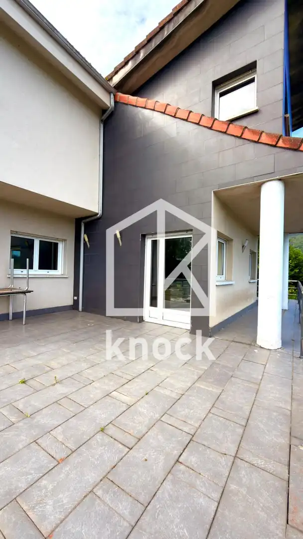Vista exterior de Casa o xalet en venda en Oviedo  amb Calefacció, Parquet i Terrassa