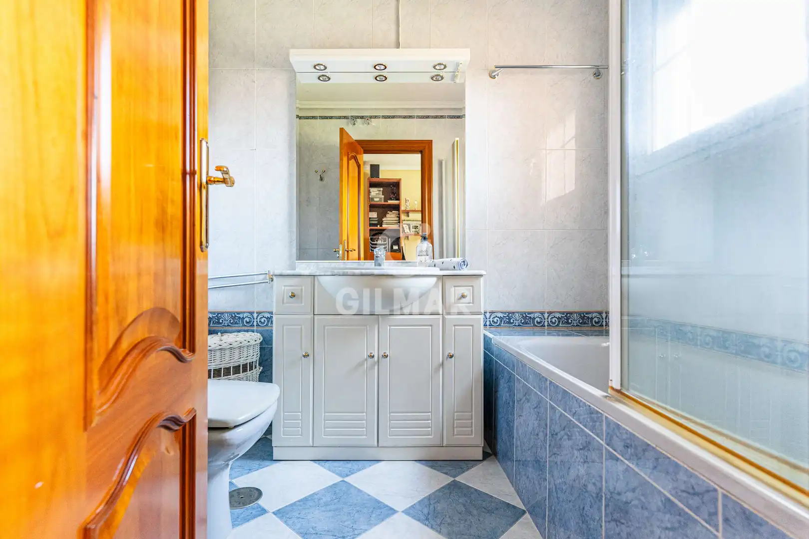 Baño de Casa o chalet en venta en Villaviciosa de Odón con Calefacción, Jardín privado y Piscina
