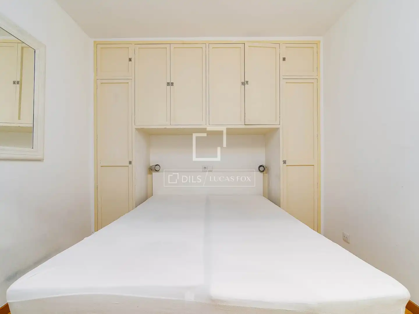 Schlafzimmer von Wohnung zum Verkauf in Barcelona mit Klimaanlage und Heizung