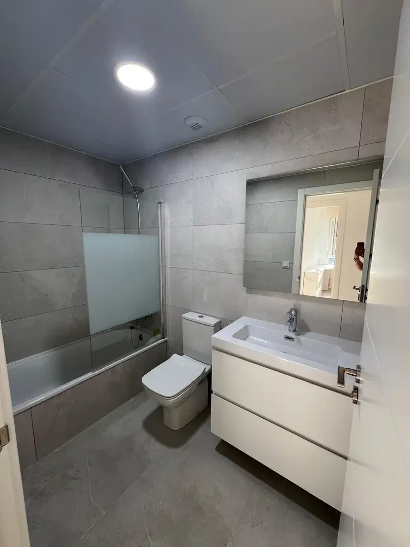 Bathroom of Flat for rent in Dos Hermanas  with Air Conditioner, Heating and Private garden