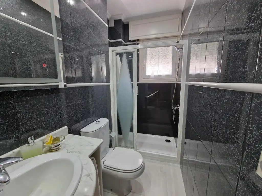 Baño de Casa o chalet en venta en Ourense Capital  con Calefacción, Jardín privado y Parquet