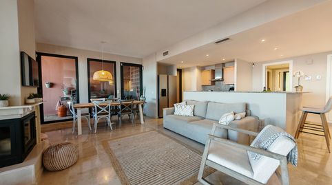 Foto 2 de Piso en venta en Calle Don José de Orbaneja, 32, Calahonda, Mijas