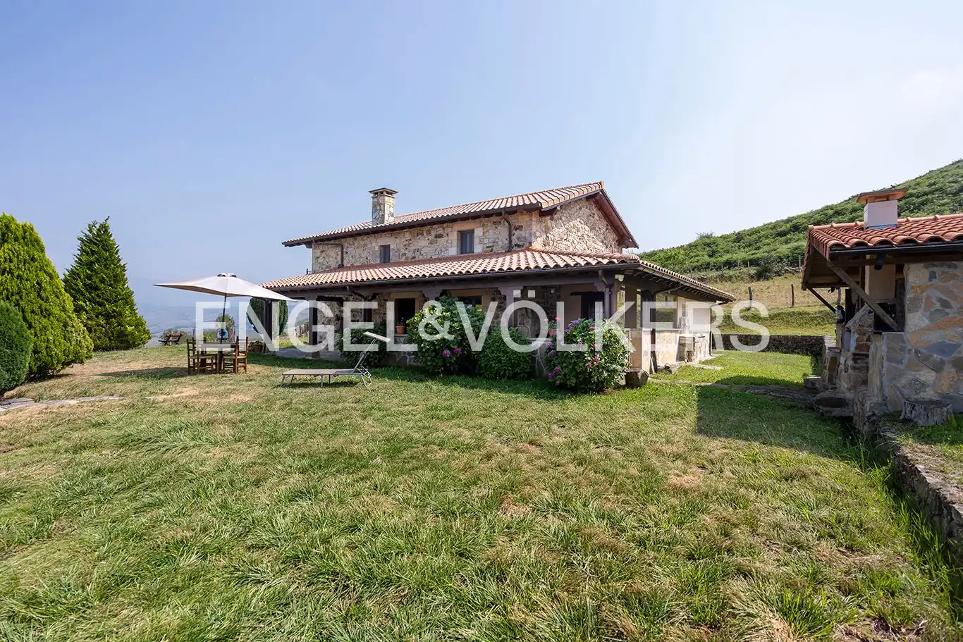 Vista exterior de Finca rústica en venta en Villacarriedo con Calefacción, Jardín privado y Terraza