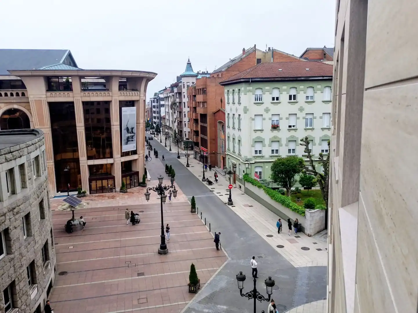 Vista exterior de Pis de lloguer en Oviedo  amb Calefacció, Parquet i Terrassa