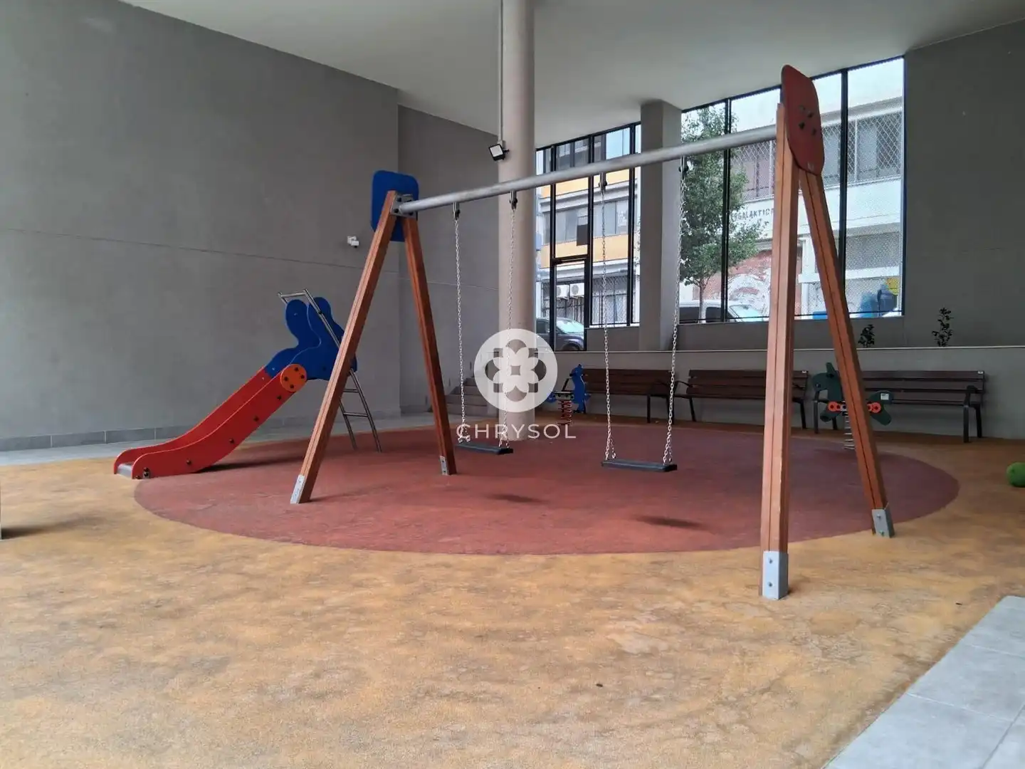 Aparcament de Pis en venda en L'Hospitalet de Llobregat amb Calefacció, Jardí privat i Parquet