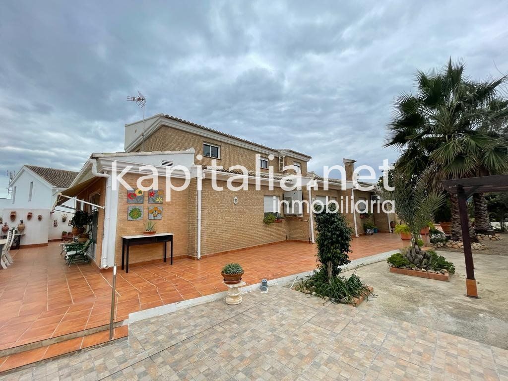 Exterior view of House or chalet for sale in L'Alcúdia de Crespins  with Air Conditioner, Private garden and Terrace