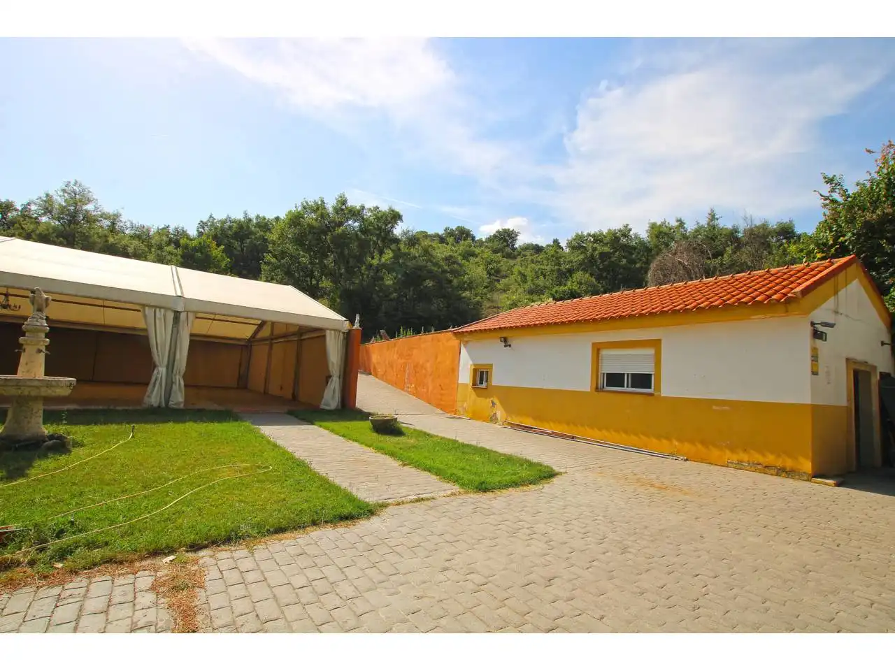 Vista exterior de Terreno en venta en Valdegrudas, Guadalajara