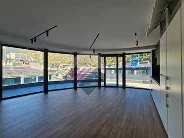 Pis amb balcó de lloguer a Avinguda Meritxell