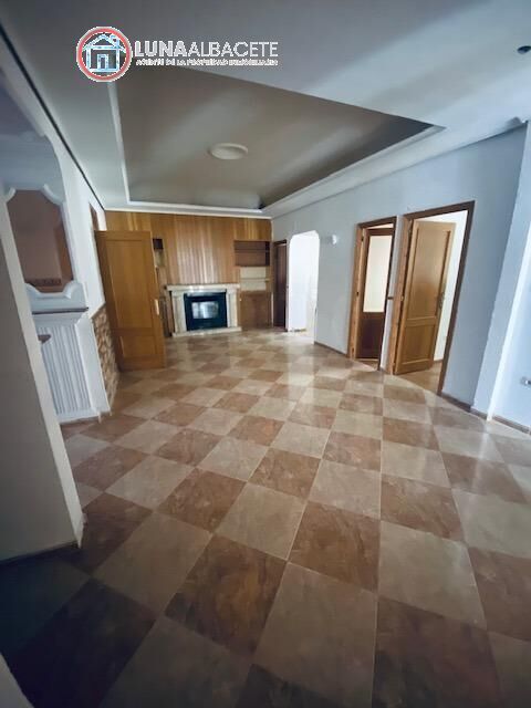 Sala d'estar de Casa adosada en venda en Hellín amb Calefacció i Terrassa