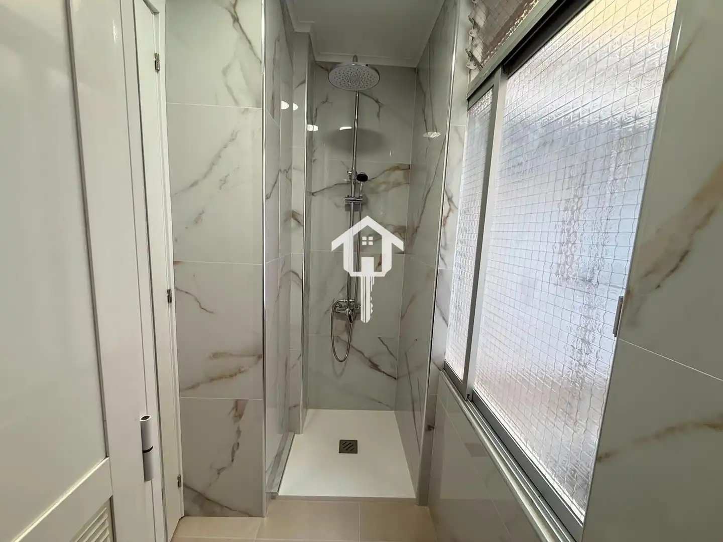 Bany de Pis en venda en Alicante / Alacant amb Balcó
