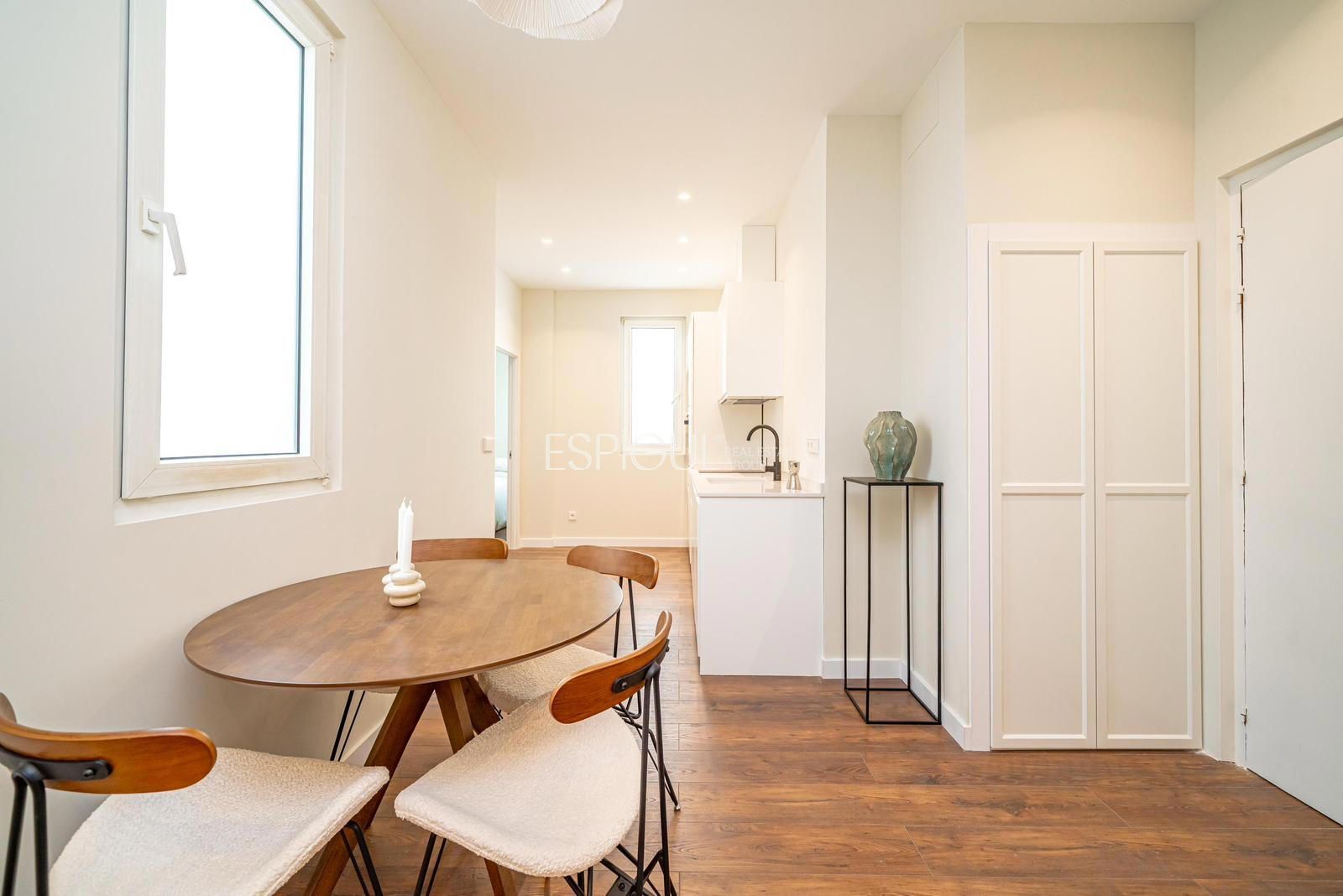 Dining room of Flat for sale in  Madrid Capital  with Air Conditioner, Heating and Furnished