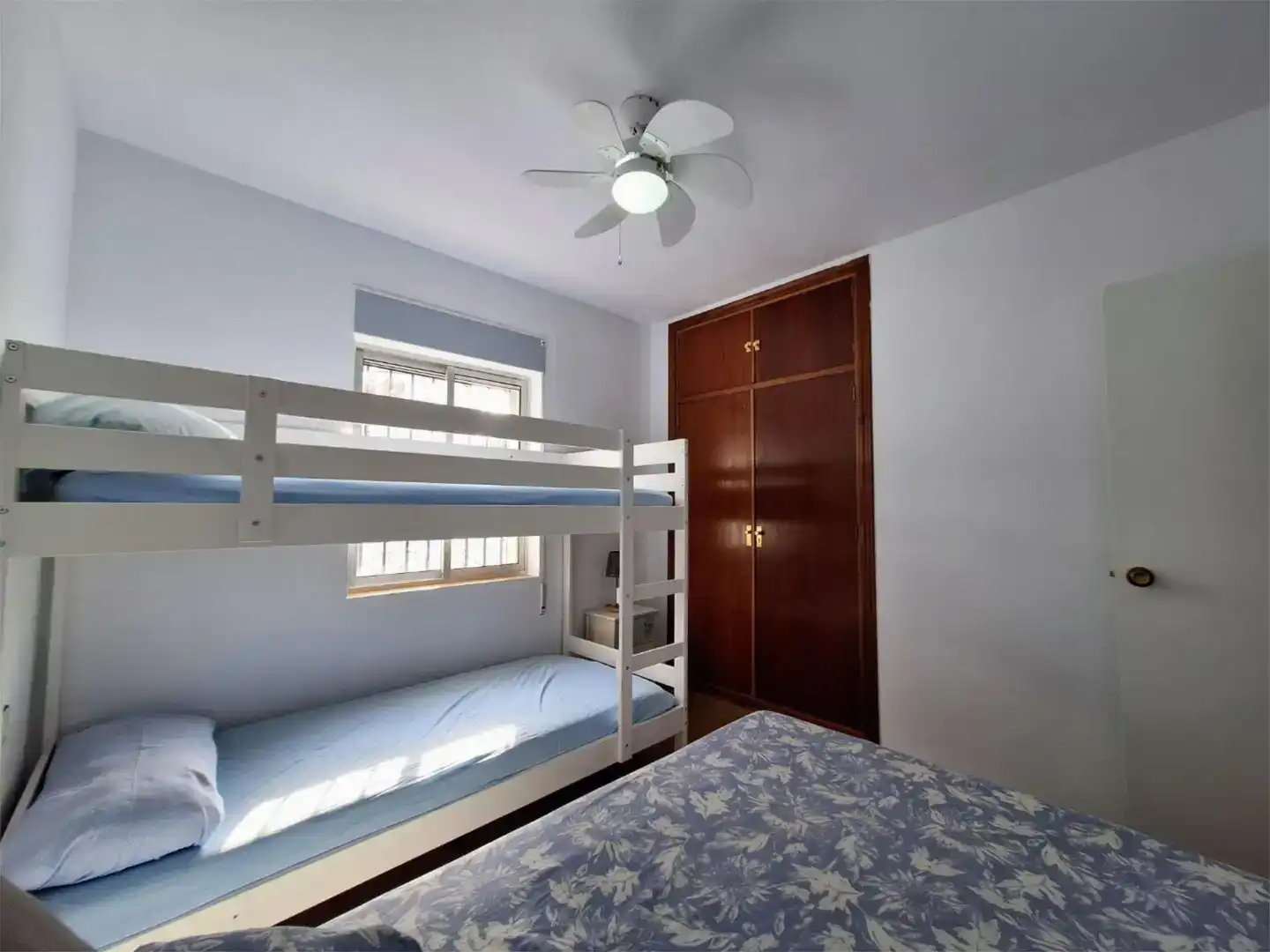 Habitación de Casa o chalet de alquiler en Almonte con Piscina y Amueblado