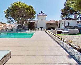 Vista exterior de Casa o xalet en venda en Mont-roig del Camp amb Aire condicionat, Terrassa i Piscina