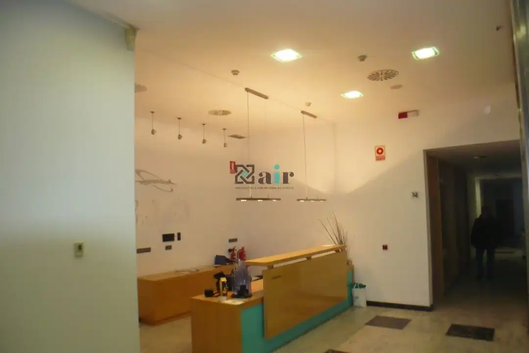 Business premises to rent in Calle Lardero, imagen 3